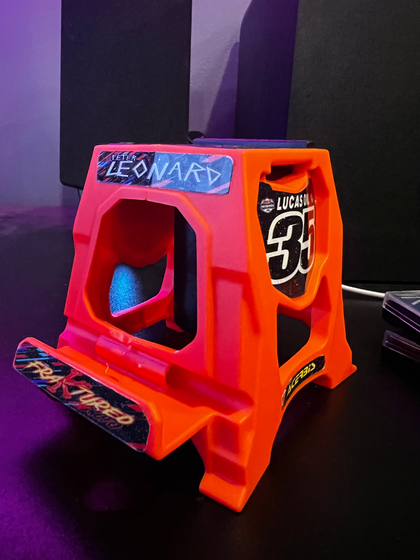 711 Mini Phone/Tablet Stand